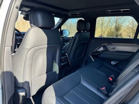 Used 2025 Land Rover Range Rover Sport SE image 13