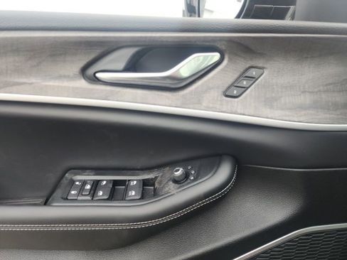 New 2026 Jeep Grand Cherokee Limited image 17