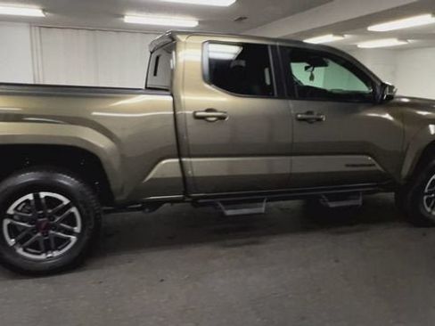 Used 2026 Toyota Tacoma TRD Sport w/ TRD Sport Upgrade Package AWD/4WD image 9