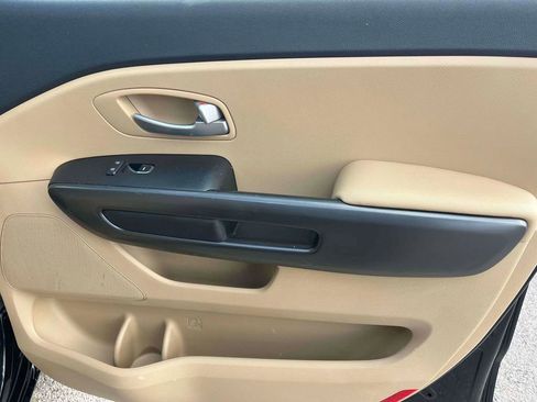 Used 2016 Kia Sedona LX w/ Option Group 020 image 11