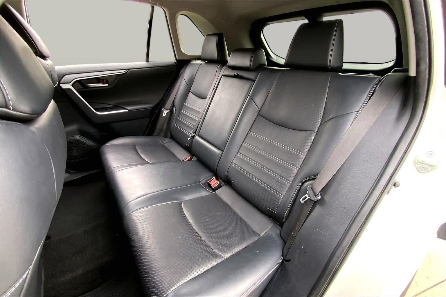 Used 2019 Toyota RAV4 Limited w/ Advanced Technology Package FWD image 20