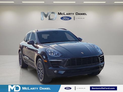 Used 2018 Porsche Macan AWD/4WD image 1