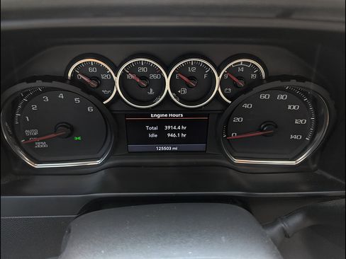 Used 2020 Chevrolet Silverado 1500 LT Trail Boss AWD/4WD image 2