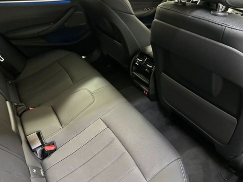 Used 2022 BMW 530e w/ Premium Package image 31