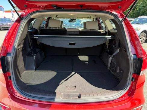 Used 2018 Hyundai Santa Fe SE AWD/4WD image 13