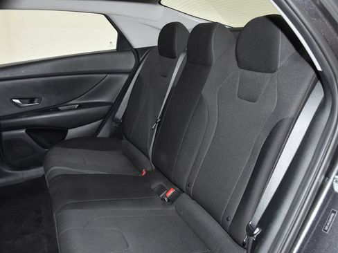 Used 2021 Hyundai Elantra SE FWD image 25