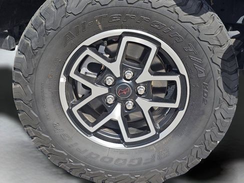 Used 2025 Jeep Wrangler Unlimited Rubicon AWD/4WD image 17