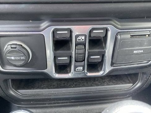 Used 2021 Jeep Wrangler Unlimited Sahara AWD/4WD image 23