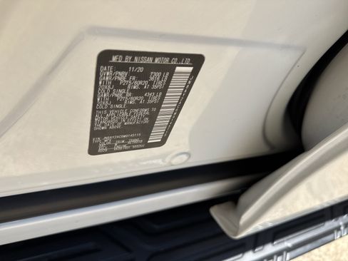 Used 2021 Nissan Armada SV w/ SV Appearance Package RWD image 32