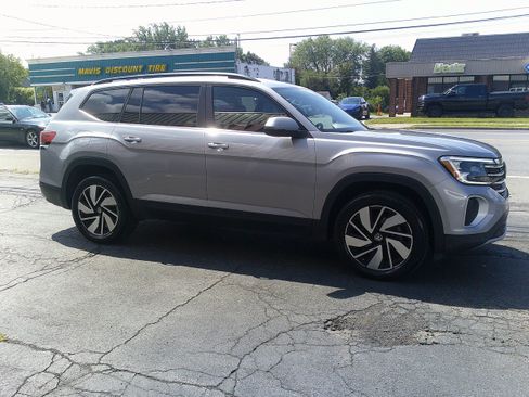 Used 2025 Volkswagen Atlas SE AWD/4WD image 7