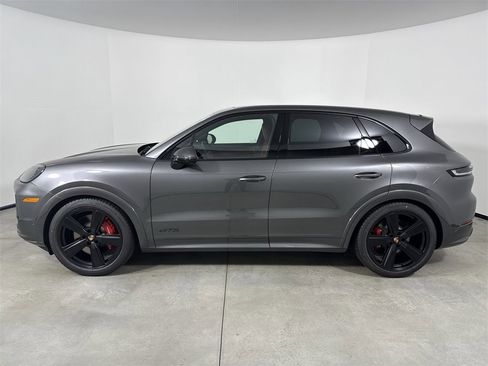New 2026 Porsche Cayenne GTS image 2