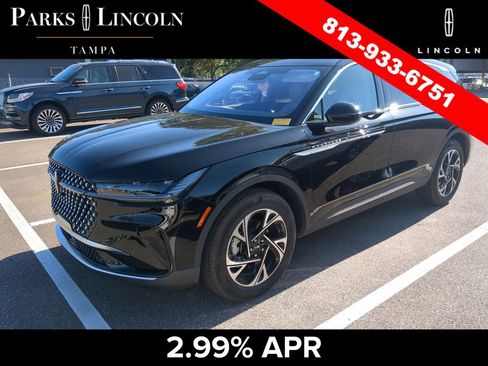 Used 2025 Lincoln Nautilus Premier AWD/4WD image 4