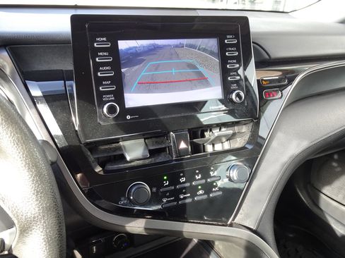 Used 2021 Toyota Camry LE image 17