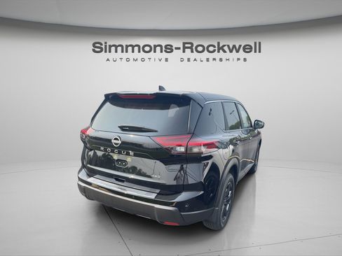 Used 2025 Nissan Rogue SV image 8