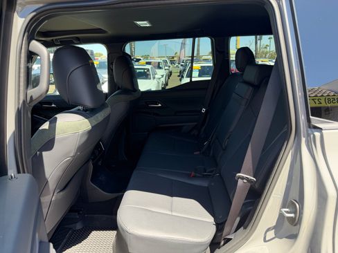 Used 2026 Lexus GX 550 AWD/4WD image 13