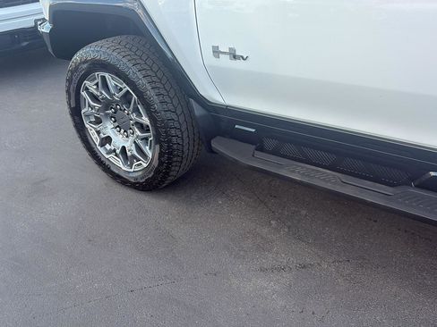 Used 2024 GMC Hummer EV 3X image 11
