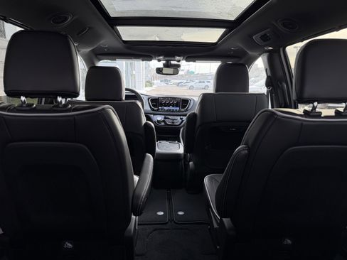 New 2026 Chrysler Pacifica Limited image 13
