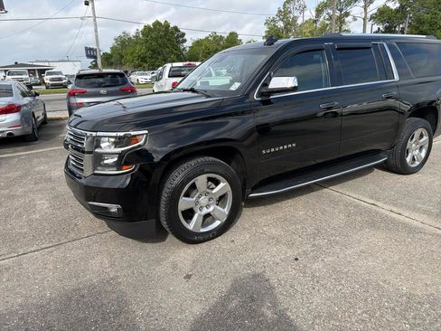 Used 2019 Chevrolet Suburban Premier image 3