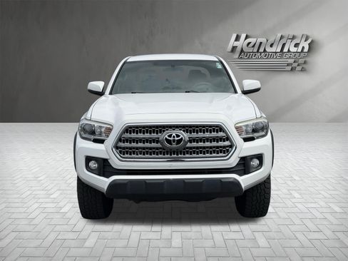 Used 2017 Toyota Tacoma TRD Off-Road w/ Tow Package (A/T) AWD/4WD image 3