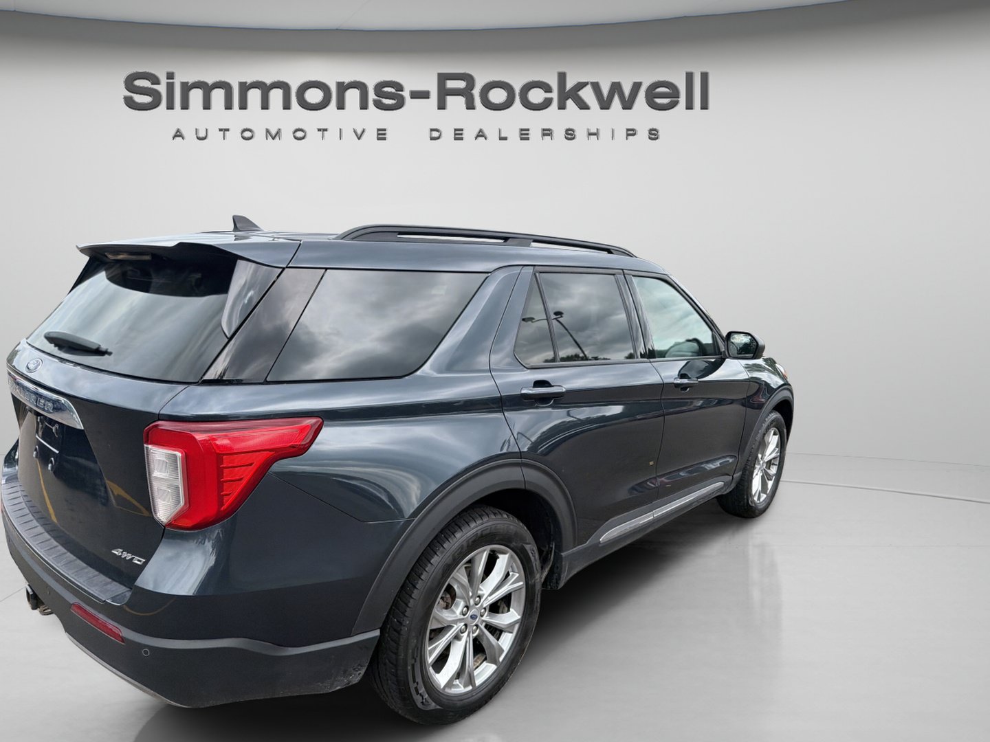 Used 2023 Ford Explorer XLT w/ Equipment Group 202A AWD/4WD image 5