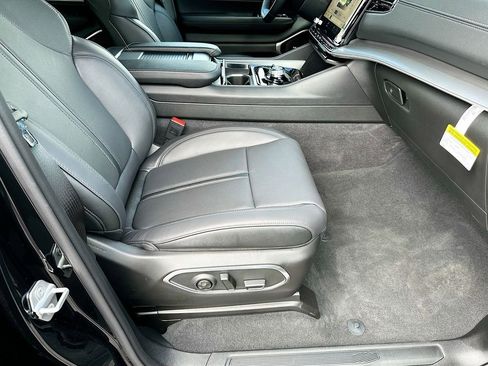 New 2026 Jeep Grand Wagoneer Limited w/ Premium Group II image 33