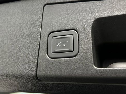 Certified 2025 Cadillac XT4 Premium Luxury image 18