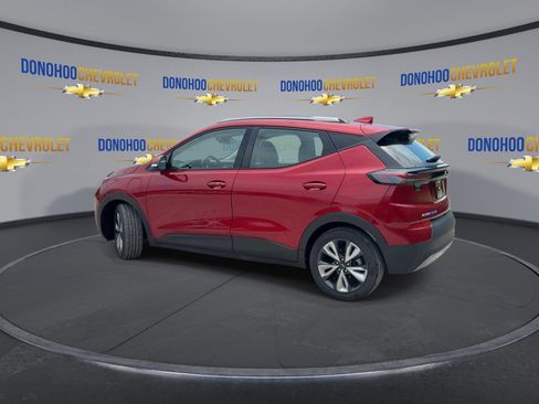 Used 2022 Chevrolet Bolt EUV LT w/ Convenience Package FWD image 9