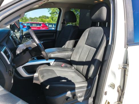 Used 2017 Nissan Titan SV AWD/4WD image 12