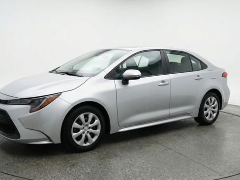 Used 2025 Toyota Corolla LE FWD image 3