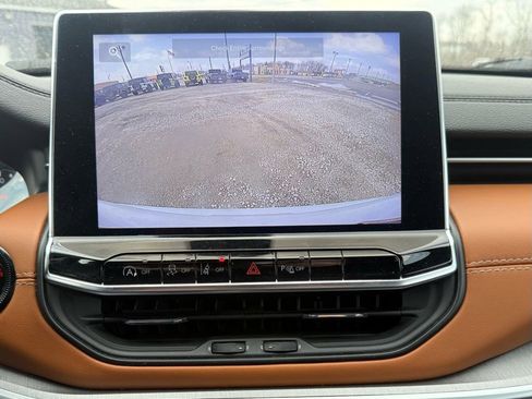 Used 2025 Jeep Compass Limited w/ Sun & Sound Group image 11