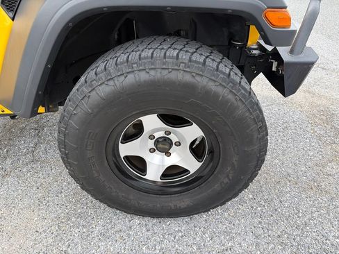 Used 2018 Jeep Wrangler Unlimited Sport AWD/4WD image 9