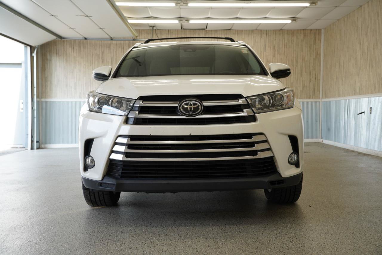 Used 2017 Toyota Highlander Limited FWD image 2