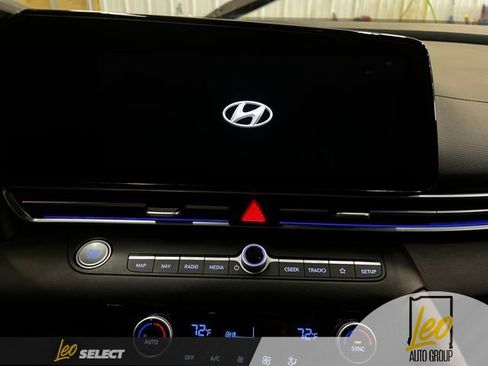 Used 2023 Hyundai Elantra Limited w/ Preferred Accessory Package FWD image 10