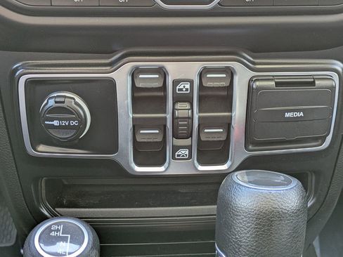 Used 2021 Jeep Wrangler Unlimited Sport AWD/4WD image 24