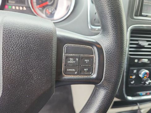 Used 2018 Dodge Grand Caravan SE w/ UConnect Hands-Free Group FWD image 17