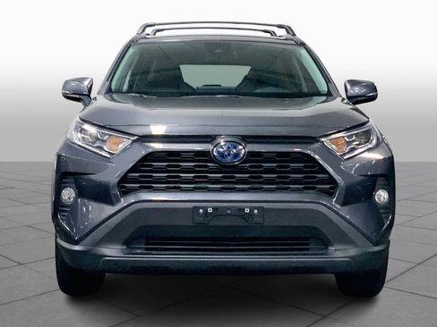 Used 2021 Toyota RAV4 XLE Premium image 3