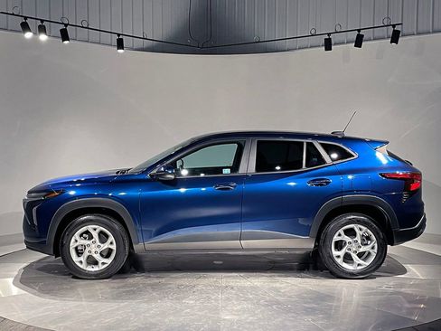 Used 2024 Chevrolet Trax LS w/ LS Convenience Package image 14