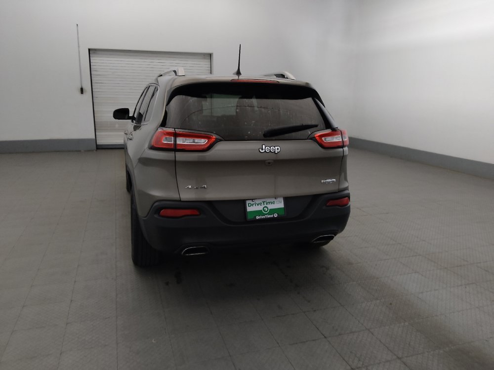 Used 2017 Jeep Cherokee Latitude w/ Cold Weather Group AWD/4WD image 6