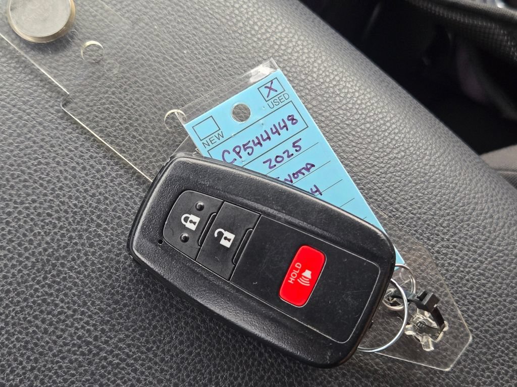 Used 2025 Toyota RAV4 XLE AWD/4WD image 29