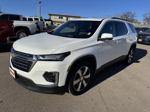 Used 2023 Chevrolet Traverse LT w/ LT Premium Package image 7