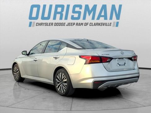 Used 2024 Nissan Altima 2.5 SV image 4