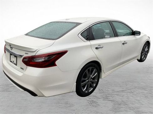 Used 2018 Nissan Altima 2.5 SR w/ SR Special Edition FWD image 3