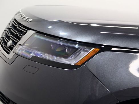 Used 2025 Land Rover Range Rover SE image 17