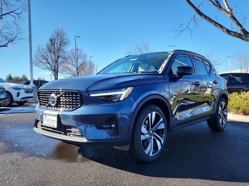 New 2026 Volvo XC40 B5 Ultra w/ Climate Package image 2