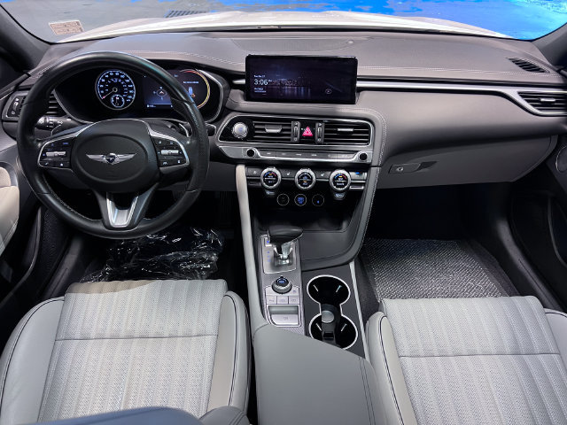 Used 2022 Genesis G70 2.0T w/ Prestige Package RWD image 18