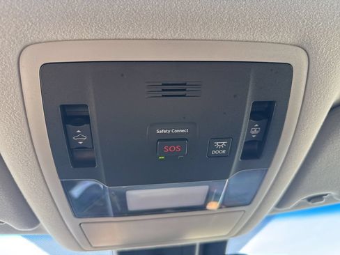 Used 2019 Lexus RX 450h AWD w/ Luxury Package image 18