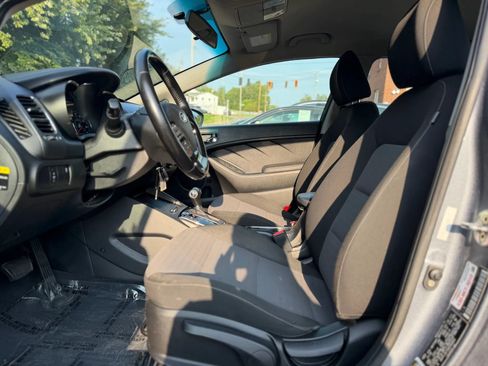 Used 2017 Kia Forte S FWD image 16