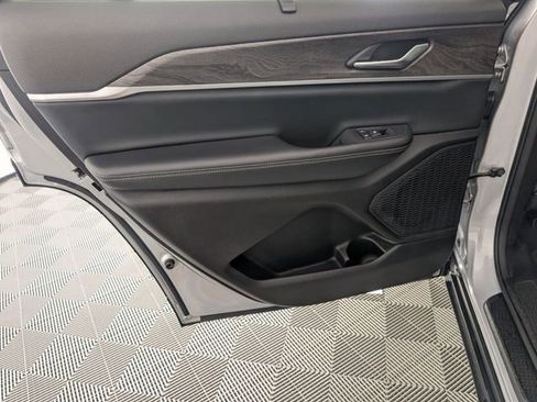 Used 2024 Jeep Grand Cherokee L Limited w/ Luxury Tech Group II AWD/4WD image 30