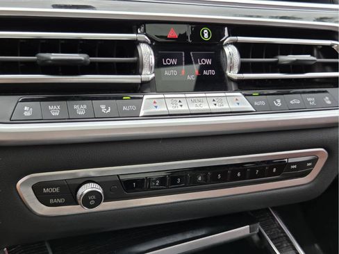 Used 2022 BMW X7 M50i w/ Dynamic Handling Package AWD/4WD image 30