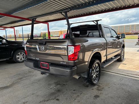 Used 2017 Nissan Titan Platinum Reserve AWD/4WD image 19